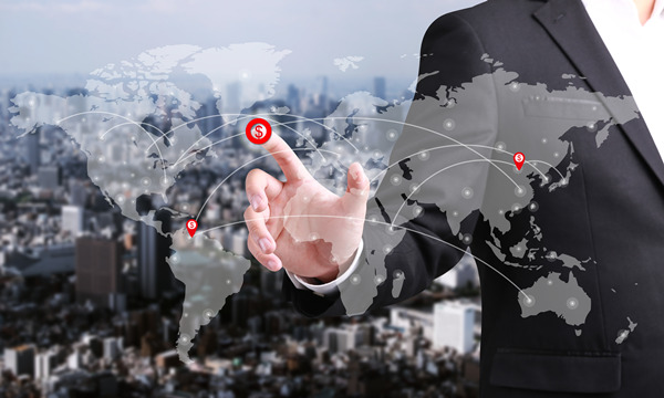 淺談戰(zhàn)略成本管理?？四Ｊ? /> 
</p>
<p>
	　　戰(zhàn)略成本管理---分析價值鏈
</p>
<p>
	　　價值鏈分析是一種戰(zhàn)略性的分析工具，通過價值鏈分析可以從多方面揭示有關(guān)企業(yè)競爭力的成本信息，這些成本信息對于企業(yè)指定戰(zhàn)略以消除成本劣勢和創(chuàng)造成本優(yōu)勢有著非常重要的作用。不同的戰(zhàn)略定位產(chǎn)生不同的企業(yè)戰(zhàn)略，就需要不同的成本分析觀和成本管理方法。
</p>
<p>
	　　在企業(yè)價值鏈分析和戰(zhàn)略定位分析的基礎(chǔ)上，企業(yè)能夠確定其應(yīng)采取的成本管理戰(zhàn)略，但是為了進一步明確成本管理的重點，還需要進行成本動因分析，找出成本動因的驅(qū)動因素，以便對癥下藥，保證成本管理戰(zhàn)略的有效性，更好地實現(xiàn)戰(zhàn)略成本管理目標(biāo)。
</p>
<p>
	　　“價值鏈”是戰(zhàn)略成本分析的主要分析工具：確定設(shè)計、生產(chǎn)、營銷、發(fā)貨以及產(chǎn)品或服務(wù)的支持過程中的各項獨立的活動、功能和業(yè)務(wù)流程(邁克爾．波特，1885)．本文基于波特的思想，聯(lián)系企業(yè)戰(zhàn)略管理的情況，將價值鏈的范疇予以推廣，劃分為企業(yè)內(nèi)部價值鏈、縱向價值鏈和橫向價值鏈。這三類價值鏈既相互獨立，又相互聯(lián)系、相互作用，構(gòu)成一個有機整體，成為進行戰(zhàn)略成本管理的有效分析方法。
</p>
<p>
	　　戰(zhàn)略成本管理---戰(zhàn)略定位分析
</p>
<p>
	　　戰(zhàn)略定位分析(strategic positioning analysis)指企業(yè)在正確的戰(zhàn)略定位(戰(zhàn)略選擇1的前提下，根據(jù)企業(yè)戰(zhàn)略的要求，采取與之相應(yīng)的成本管理方式方法，為企業(yè)戰(zhàn)略的實施服務(wù)，以實現(xiàn)企業(yè)的戰(zhàn)略目標(biāo)和促進企業(yè)的競爭優(yōu)勢。戰(zhàn)略定位分析的基本內(nèi)容是基本競爭戰(zhàn)略的定位分析。
</p>
<p>
	　　所謂基本競爭戰(zhàn)略，就是指無論在任何行業(yè)、任何企業(yè)～般都能采用的競爭戰(zhàn)略。美國哈佛商學(xué)院著名的戰(zhàn)略管理學(xué)者邁克爾·波特提出三種基本競爭戰(zhàn)略：成本領(lǐng)先戰(zhàn)略、差別化戰(zhàn)略和集中一點戰(zhàn)略。
</p>
<p>
	　　戰(zhàn)略成本管理---分析成本動因
</p>
<p>
	　　成本動因(cost driver)就是引起成本產(chǎn)生的原因．成本動因分析的核心在于合理的確定成本動因，并以之為基礎(chǔ)分配各種費用，直接體現(xiàn)產(chǎn)品的實際成本。成本動因是成本的驅(qū)動因素，有兩方面的含義：一是質(zhì)的概念，即受什么方面因素的驅(qū)動；二是量的概念，即某產(chǎn)品成本占用多少作業(yè)．作業(yè)導(dǎo)致資源的消耗，消耗被記錄為成本。
</p>
<p style=