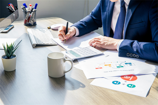 管理咨詢(xún)?cè)跀?shù)字時(shí)代的重要性：洞察趨勢(shì)、擁抱變革