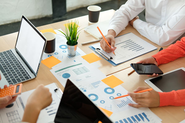 如何根據(jù)市場(chǎng)環(huán)境調(diào)整薪酬策略：最大化企業(yè)競爭力