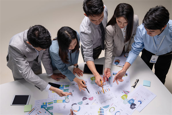 制定精準(zhǔn)經(jīng)營(yíng)計(jì)劃，引領(lǐng)企業(yè)穩(wěn)健發(fā)展，實(shí)現(xiàn)長(zhǎng)遠(yuǎn)目標(biāo)