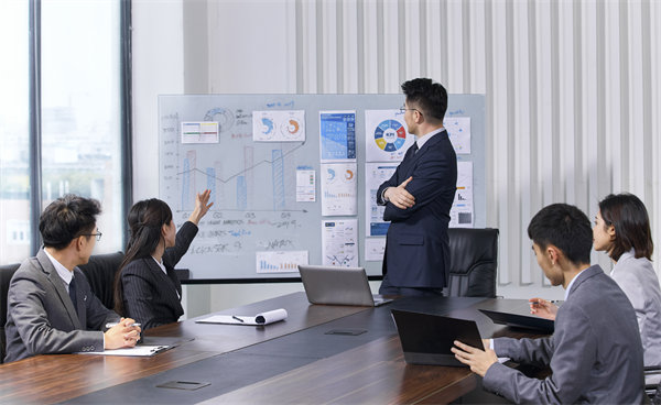 強(qiáng)化集團(tuán)風(fēng)險(xiǎn)防控，確保穩(wěn)健運(yùn)營(yíng)，守護(hù)企業(yè)安全