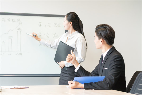 深化人力資源培訓(xùn)，打造高素質(zhì)專(zhuān)業(yè)化人才團(tuán)隊(duì)