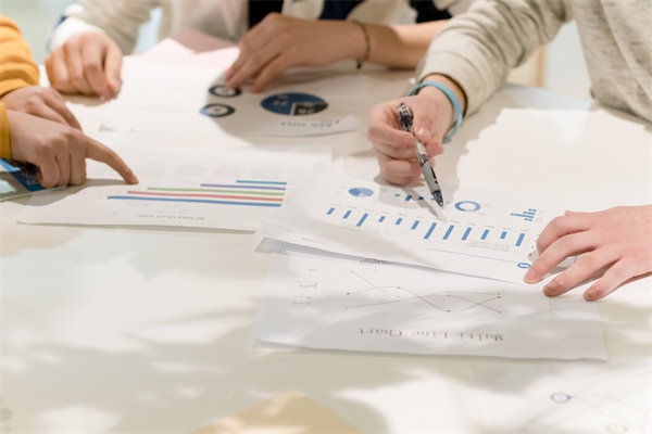 精心部署企業(yè)年度經(jīng)營計劃，明確發(fā)展方向，提升效率