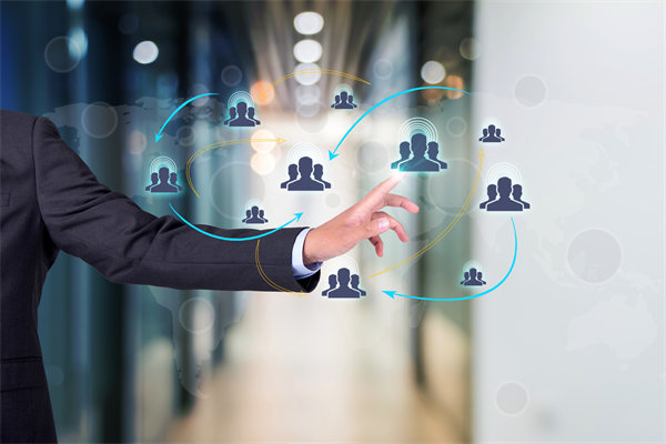 企業(yè)的戰(zhàn)略是精心設(shè)計(jì)的，還是臨機(jī)應(yīng)變的？