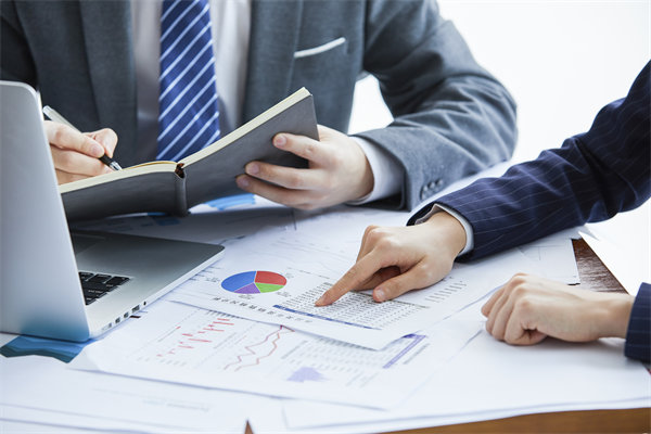 在績效溝通時(shí)，如何給員工提出改進(jìn)意見促進(jìn)績效增長？