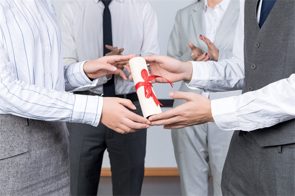 人力資源激勵機(jī)制的物質(zhì)激勵與非物質(zhì)激勵怎么運用？