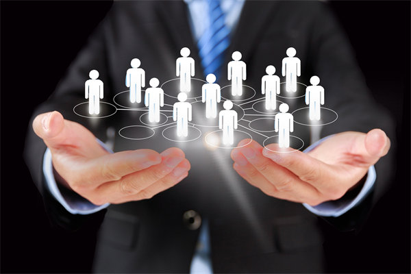 面對(duì)行業(yè)變革，企業(yè)如何重構(gòu)組織以適應(yīng)新市場(chǎng)環(huán)境？