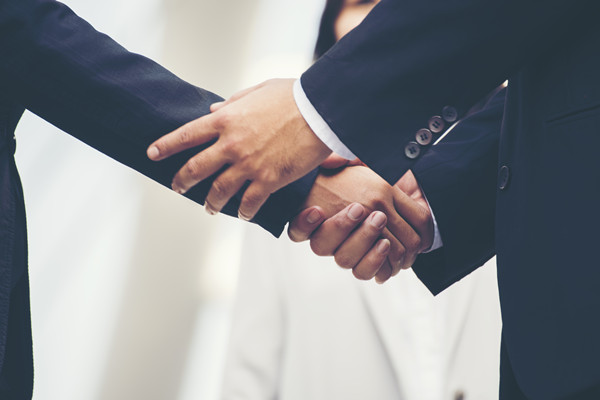 面對人才流失，企業(yè)應(yīng)采取哪些策略留住關(guān)鍵員工？