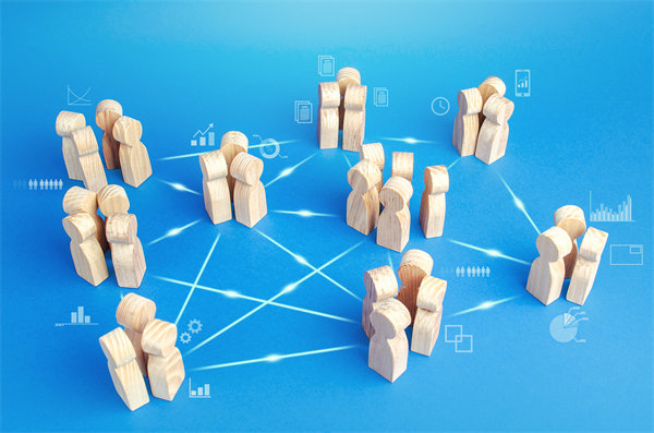 全球化運(yùn)營(yíng)中，集團(tuán)管控面臨哪些新挑戰(zhàn)及應(yīng)對(duì)策略？