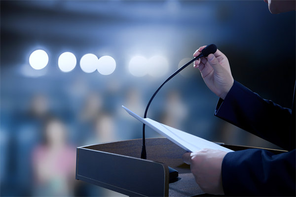 績(jī)效管理中，如何有效反饋以促進(jìn)員工持續(xù)改進(jìn)與成長(zhǎng)？