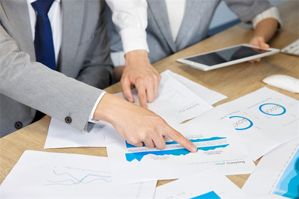 如何制定有效的市場(chǎng)營(yíng)銷計(jì)劃以驅(qū)動(dòng)年度銷售目標(biāo)達(dá)成？