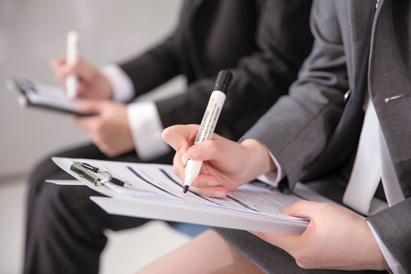 如何設(shè)計高效的組織溝通機制，確保信息暢通無阻？