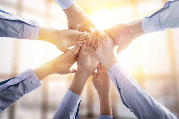 企業(yè)文化重塑：咨詢?nèi)绾瓮诰虿⑺茉旌诵膬r值？