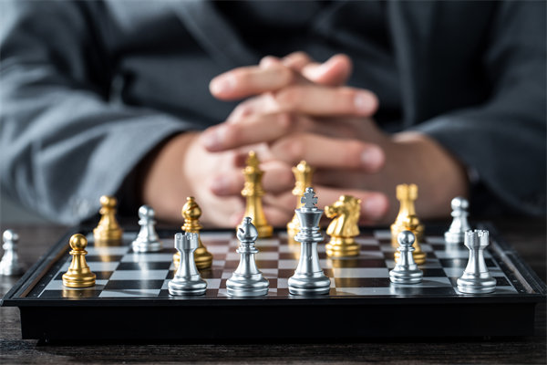 靈活調(diào)整企業(yè)戰(zhàn)略，應對市場變化實現(xiàn)穩(wěn)健發(fā)展