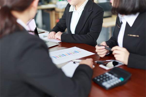 薪酬績(jī)效管理中的溝通障礙如何克服，增強(qiáng)員工信任感？