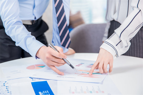 績效反饋如何有效溝通，避免誤解并激發(fā)員工潛能？