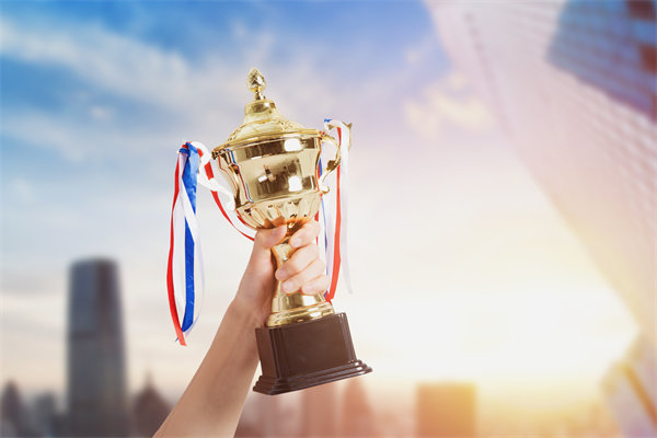 面對經(jīng)濟(jì)波動(dòng)，企業(yè)應(yīng)該如何靈活調(diào)整薪酬策略？