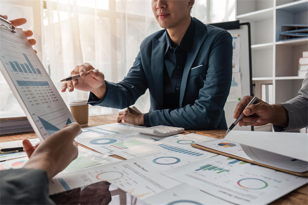 如何利用數據分析優(yōu)化年度經營決策，實現精準管理？