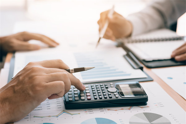 國際化企業(yè)如何跨地域制定公平合理的薪酬標準？