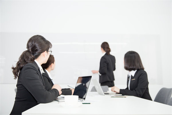 成本削減與效益增長，咨詢如何找到最佳平衡點？