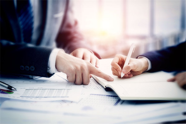 面對業(yè)績波動，企業(yè)如何靈活調(diào)整績效評價標準？