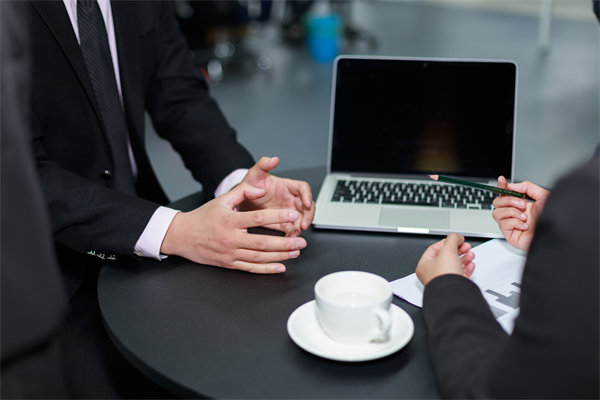 面對業(yè)績波動，企業(yè)如何靈活調(diào)整績效評價標準？