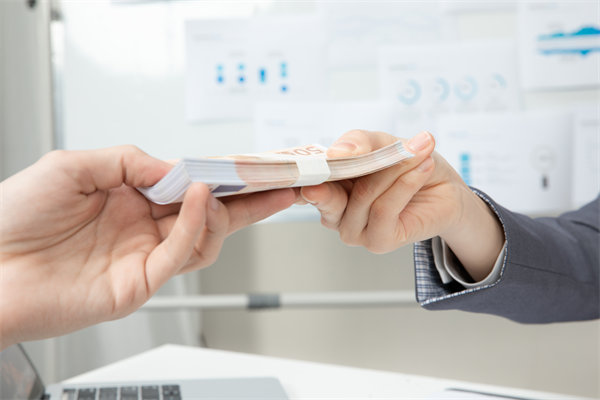 績效獎(jiǎng)金與激勵(lì)機(jī)制如何設(shè)計(jì)，才能最大化激勵(lì)效果？