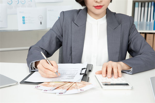 企業(yè)戰(zhàn)略轉(zhuǎn)型的關(guān)鍵成功因素與風(fēng)險(xiǎn)規(guī)避策略何在？