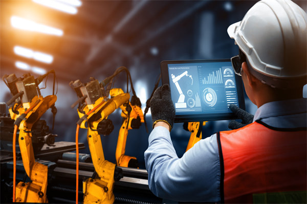 以科技創(chuàng)新驅(qū)動產(chǎn)業(yè)發(fā)展，傳統(tǒng)制造業(yè)如何數(shù)字化轉(zhuǎn)型？