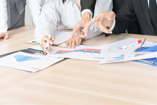 年度經(jīng)營計(jì)劃中的員工培訓(xùn)與發(fā)展計(jì)劃如何設(shè)計(jì)？