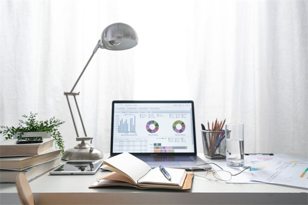 在遠(yuǎn)程工作模式下，如何有效監(jiān)控與評(píng)估員工績(jī)效？