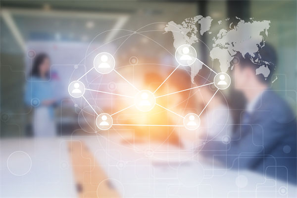 組織規(guī)劃中，如何確保戰(zhàn)略方向與市場(chǎng)需求一致？