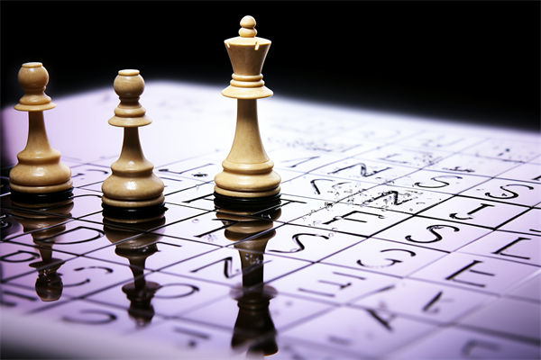 集團(tuán)管控中，如何確保子公司戰(zhàn)略與集團(tuán)目標(biāo)一致？