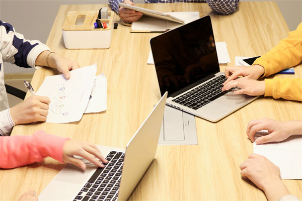 在員工培訓(xùn)上，企業(yè)應(yīng)如何投入，以獲得最大回報(bào)？