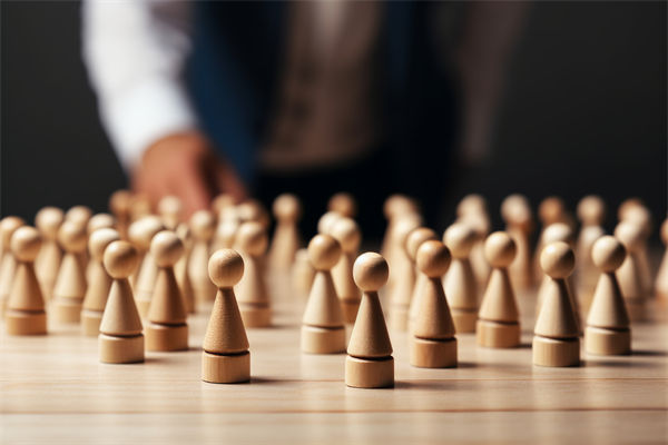 資源分配時，組織規(guī)劃如何平衡各部門需求與整體目標(biāo)？