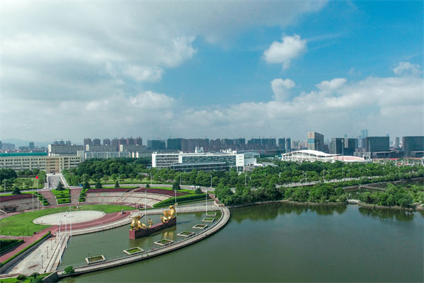 南昌戰(zhàn)略咨詢公司如何為企業(yè)定制長遠發(fā)展規(guī)劃？