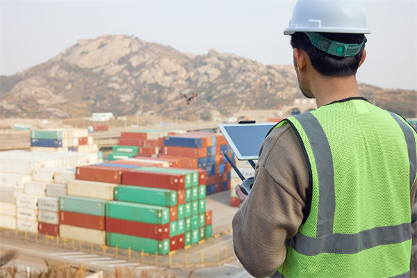 供應(yīng)鏈管理中，如何確保供應(yīng)鏈透明度與安全性？