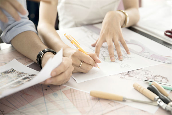 個性化定制需求，制造業(yè)如何快速響應(yīng)并優(yōu)化生產(chǎn)流程？