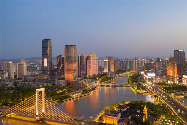 寧波戰(zhàn)略咨詢公司如何為企業(yè)定制長(zhǎng)遠(yuǎn)發(fā)展規(guī)劃？