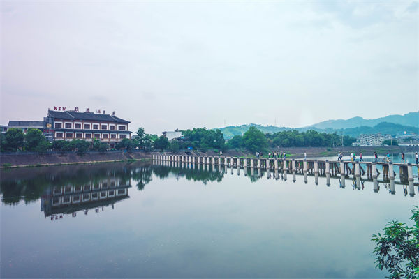 溫州戰(zhàn)略咨詢(xún)公司如何助力企業(yè)精準(zhǔn)定位市場(chǎng)？