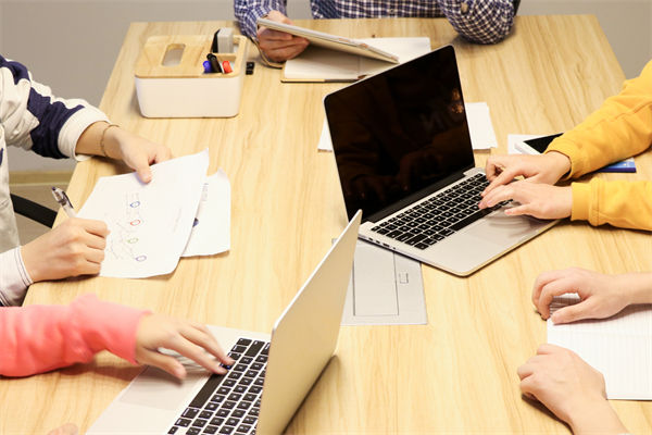 如何制定符合企業(yè)長(zhǎng)期戰(zhàn)略目標(biāo)的組織規(guī)劃方案？