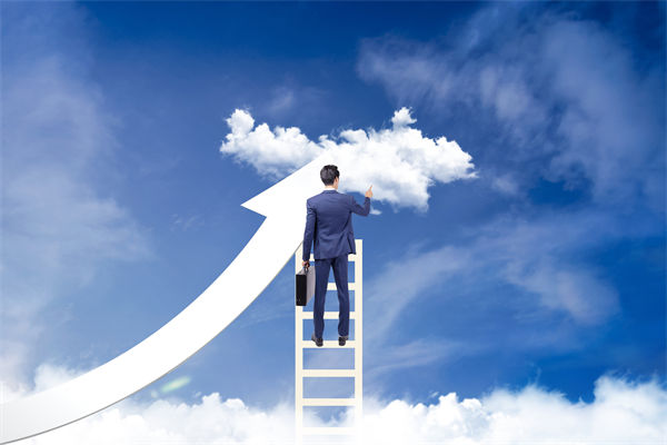 在組織變革中，如何確保員工順利過(guò)渡并減少負(fù)面影響？