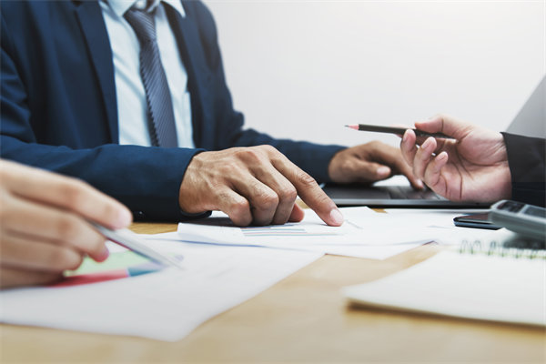 面對(duì)多元化業(yè)務(wù)，集團(tuán)如何精準(zhǔn)制定管控體系與策略？