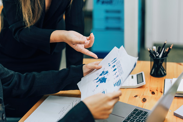 預(yù)算編制時(shí)，如何確保數(shù)據(jù)真實(shí)，避免信息失真問(wèn)題？