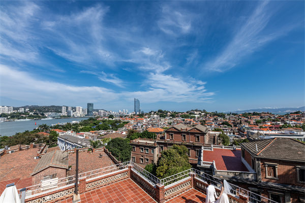 廈門企業(yè)深陷同質(zhì)化競爭泥沼，廈門戰(zhàn)略咨詢公司如何助力破局？