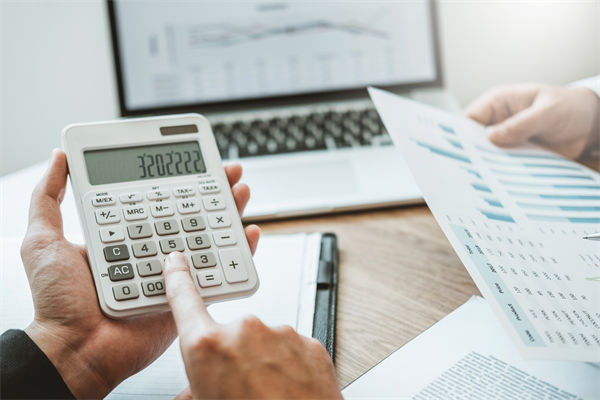 預(yù)算管理不善，會給企業(yè)帶來哪些潛在的財(cái)務(wù)風(fēng)險(xiǎn)？