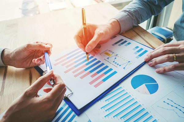 在制定績效目標時，嚴格與靈活，如何把握？