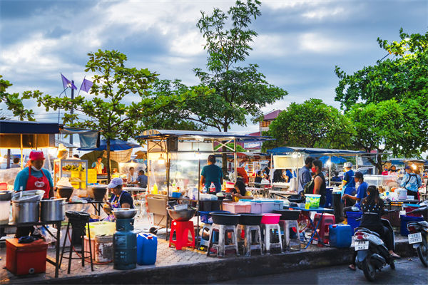 今年擴(kuò)消費(fèi)怎么干？各大企業(yè)如何根據(jù)政策發(fā)力？