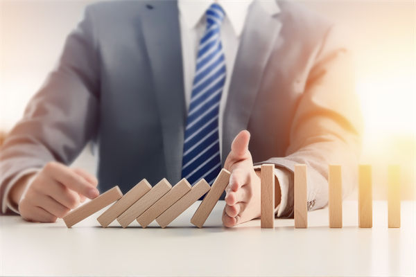 A股開盤大跌，近800股跌超9%，關(guān)聯(lián)企業(yè)如何調(diào)整戰(zhàn)略？