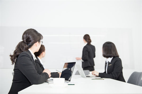 員工培訓無效、成長慢，人力資源管理怎樣定制高效方案？